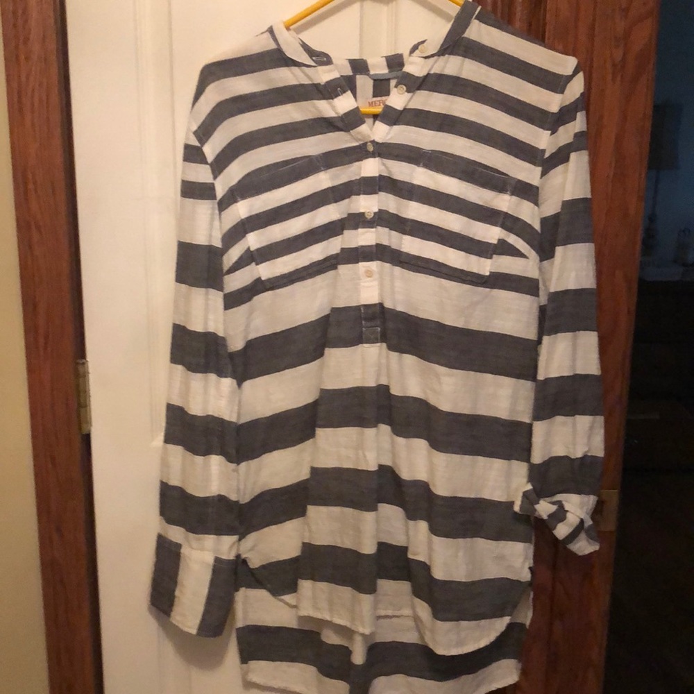 Long gray and white blouse